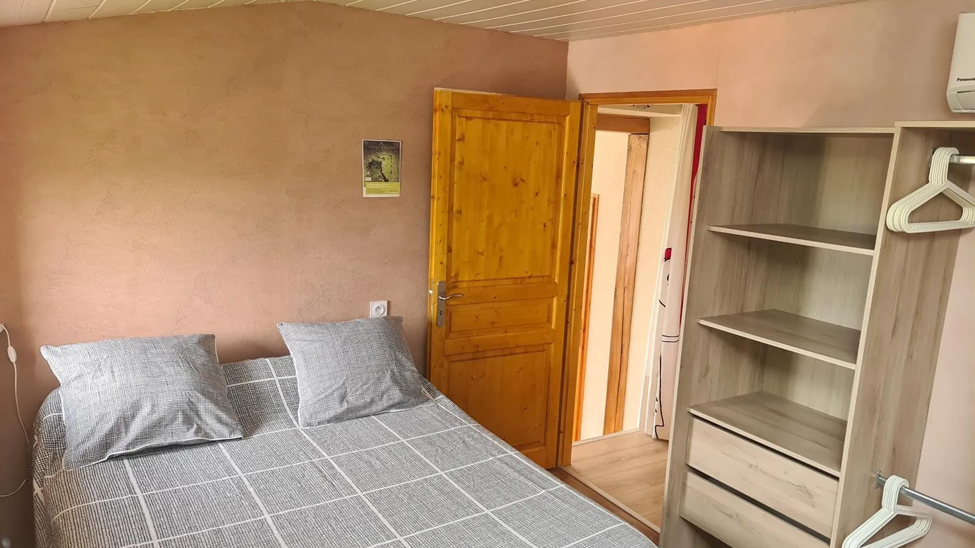 Gite Chez Tiane Saint-Flour-L'Etang 0*,  France
